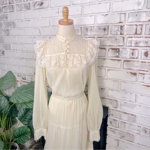 Vintage 70s Jessica’s Gunnies Cream Lace Gauze Two Piece Skirt and Blouse Set - Picture 2 of 15